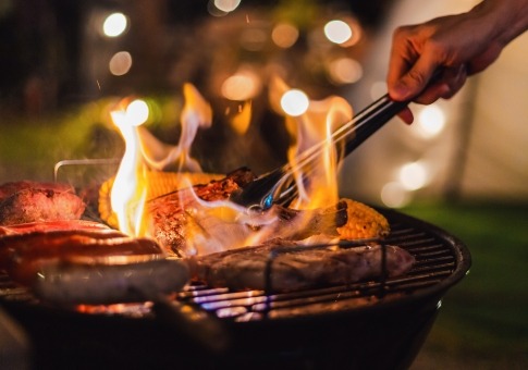 Accessori barbecue: i must-have per una grigliata perfetta