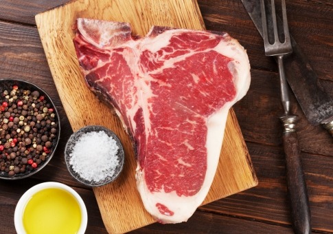 Bistecca T-Bone e Porterhouse: le differenze tra due tagli di carne succulenti